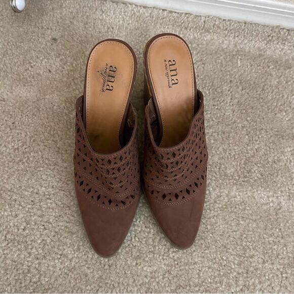 ❄️BF SALE❄️ A.N.A. Brown Suede Cut Out Mules - Picture 3 of 8